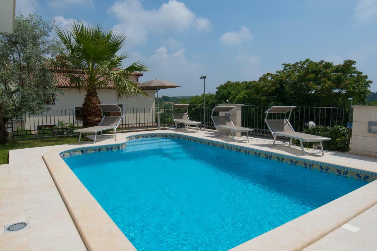 Deluxe With Private Pool - 100m From The Sea Apartament Pula