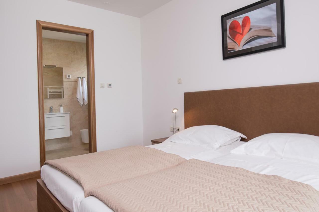 Deluxe With Private Pool - 100m From The Sea Apartament *
